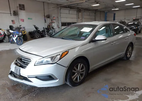 2017 Hyundai Sonata z USA, uszkodzony, nr VIN 5NPE24AF5HH585621